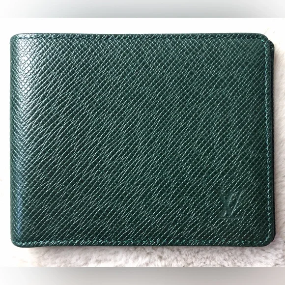 LOUIS VUITTON FOREST　限定販売品 2014 未開封　2個 Louis Vuitton | Bags | Louis Vuitton Taiga Leather Bifold